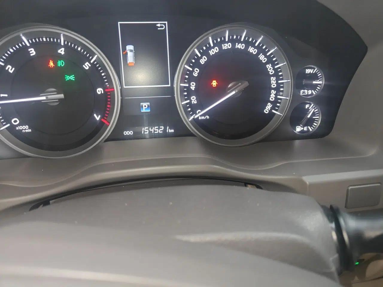 Toyota Land Cruiser 2017 5.7L VX-R Middle East — миниатюра 12