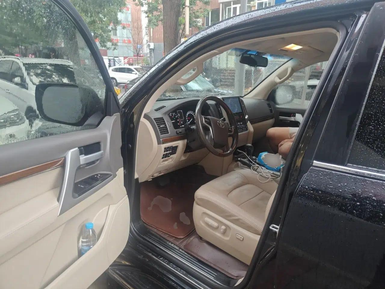 Toyota Land Cruiser 2017 5.7L VX-R Middle East — миниатюра 16