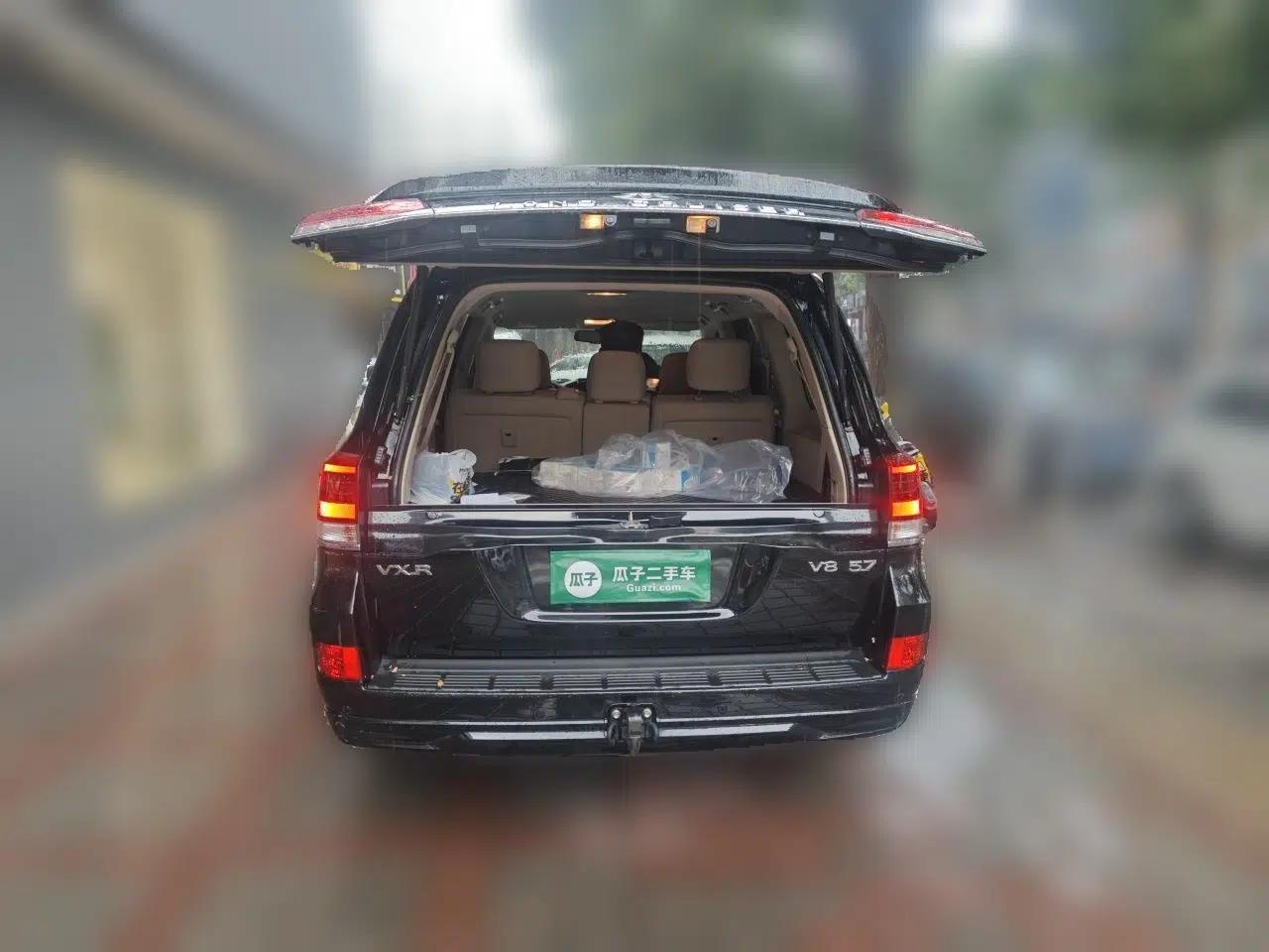 Toyota Land Cruiser 2017 5.7L VX-R Middle East — миниатюра 5