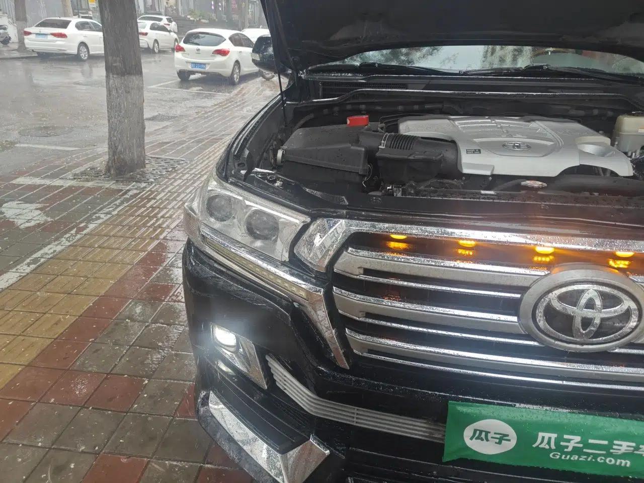 Toyota Land Cruiser 2017 5.7L VX-R Middle East — миниатюра 7