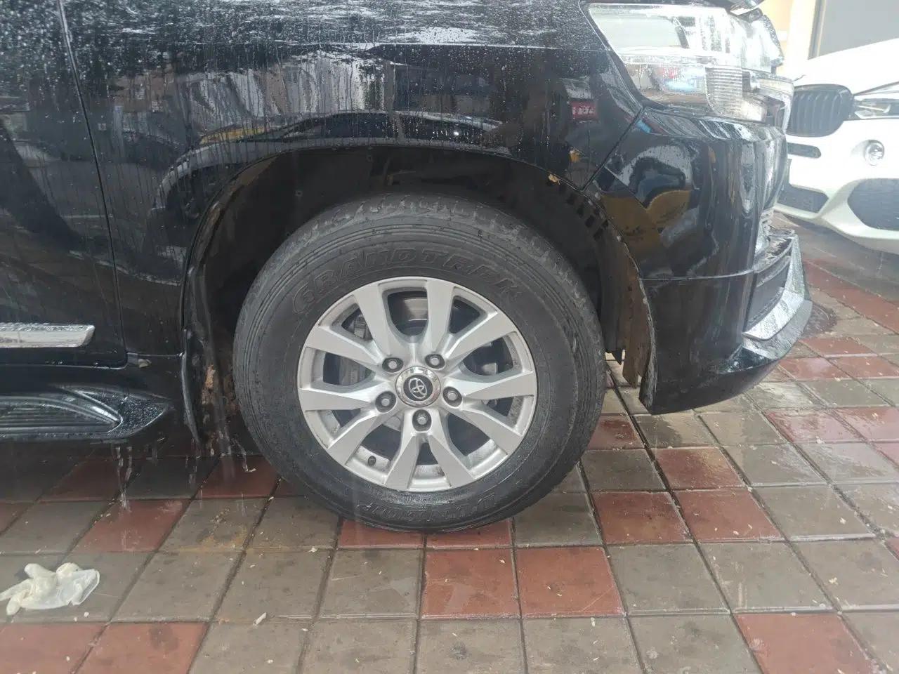 Toyota Land Cruiser 2017 5.7L VX-R Middle East — миниатюра 8