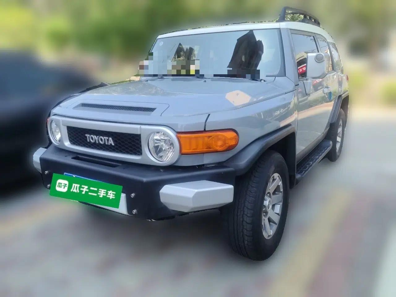 Toyota FJ Cruiser FJ Cruiser 4.0 Automatic 5-Seater — миниатюра 1