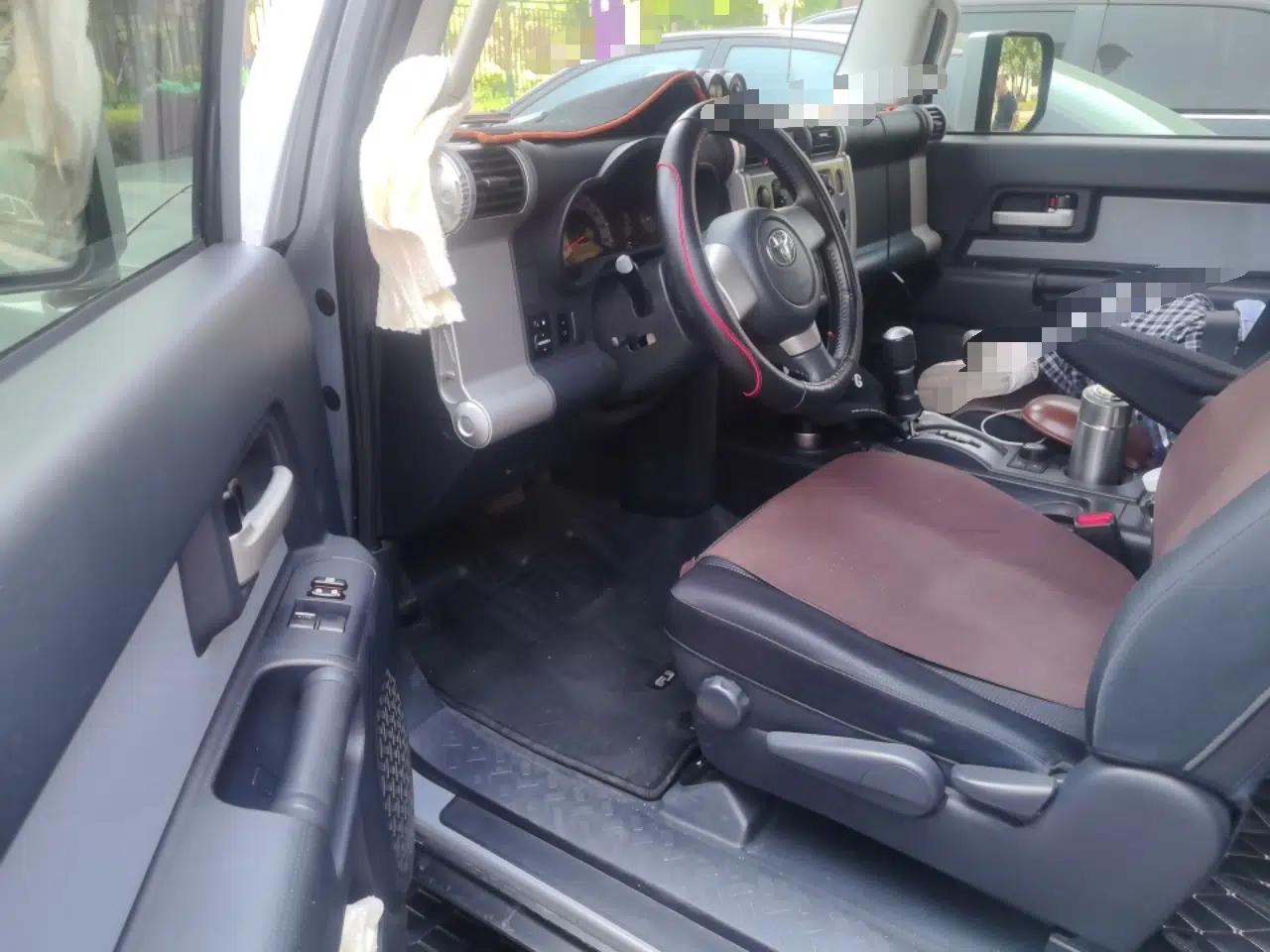 Toyota FJ Cruiser FJ Cruiser 4.0 Automatic 5-Seater — миниатюра 16