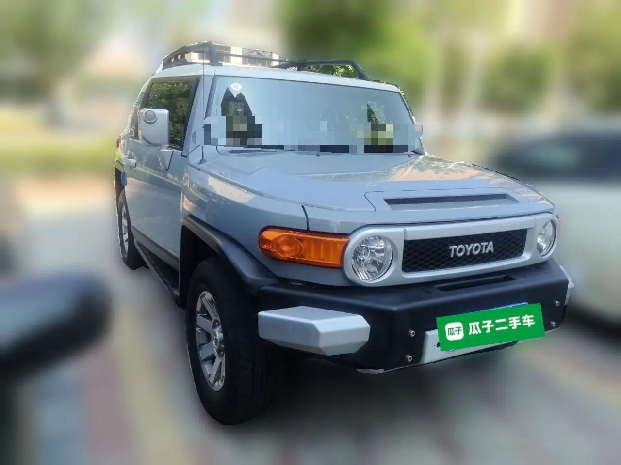 Toyota FJ Cruiser FJ Cruiser 4.0 Automatic 5-Seater — миниатюра 3