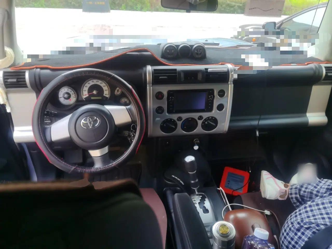 Toyota FJ Cruiser FJ Cruiser 4.0 Automatic 5-Seater — миниатюра 9