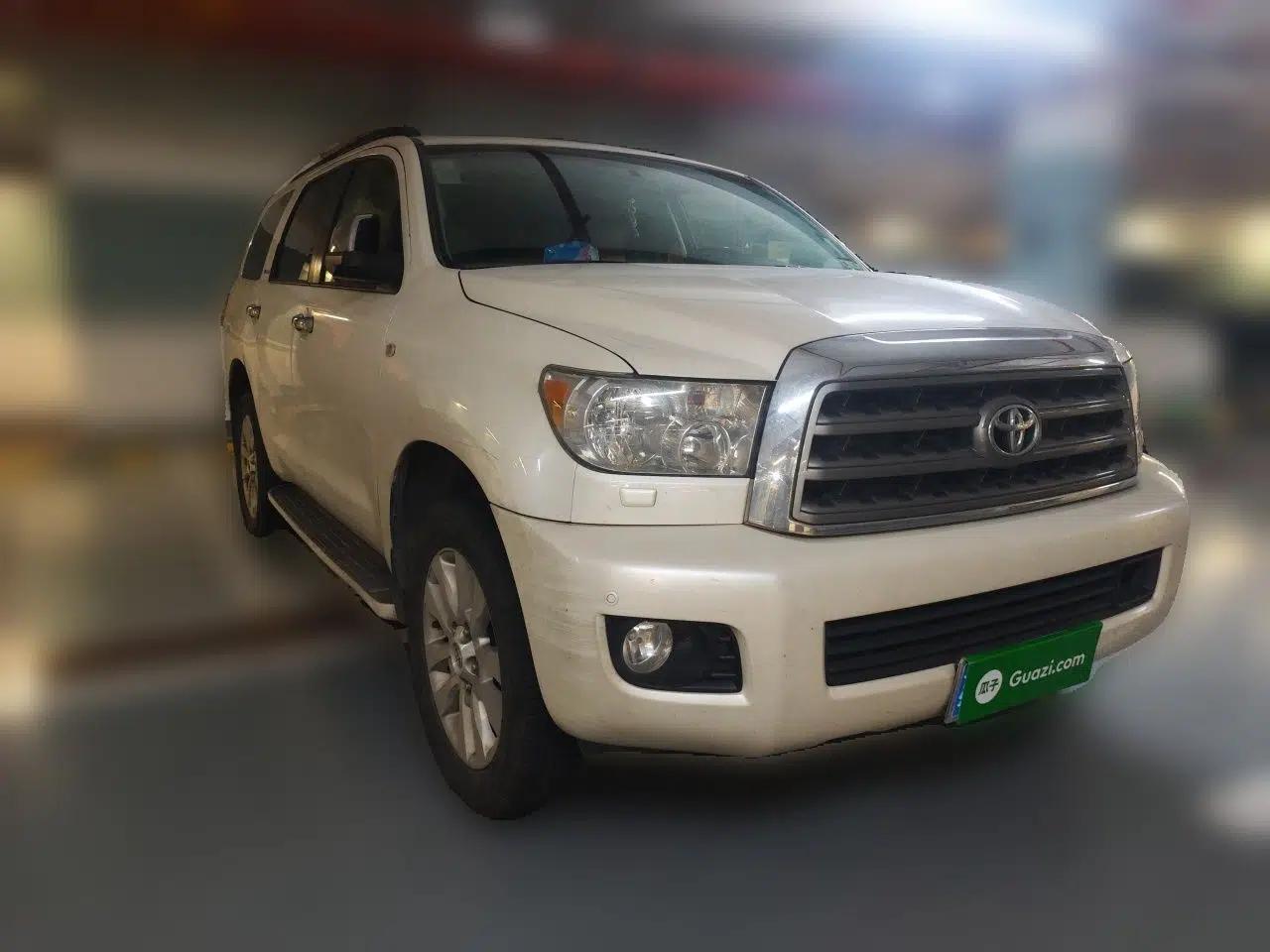 Toyota Sequoia Automatic   5.7   7 seats — миниатюра 3