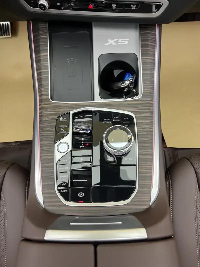 BMW X5 2024 xDrive 40Li Luxury Black Flame Limited Edition — миниатюра 19