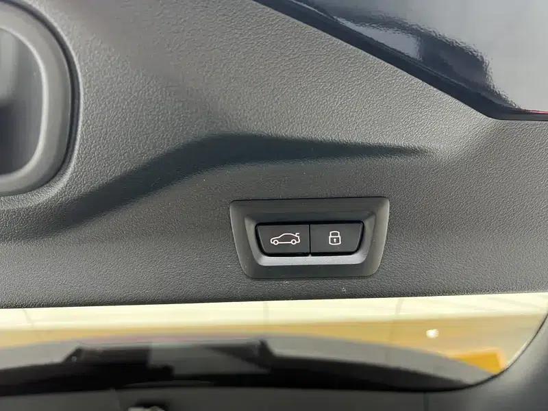 BMW X5 2024 xDrive 40Li Luxury Black Flame Limited Edition — миниатюра 25