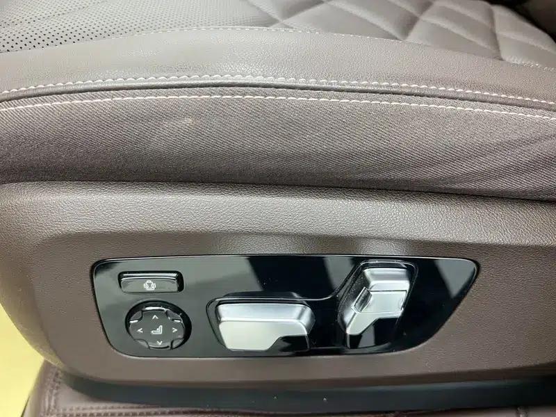 BMW X5 2024 xDrive 40Li Luxury Black Flame Limited Edition — миниатюра 36