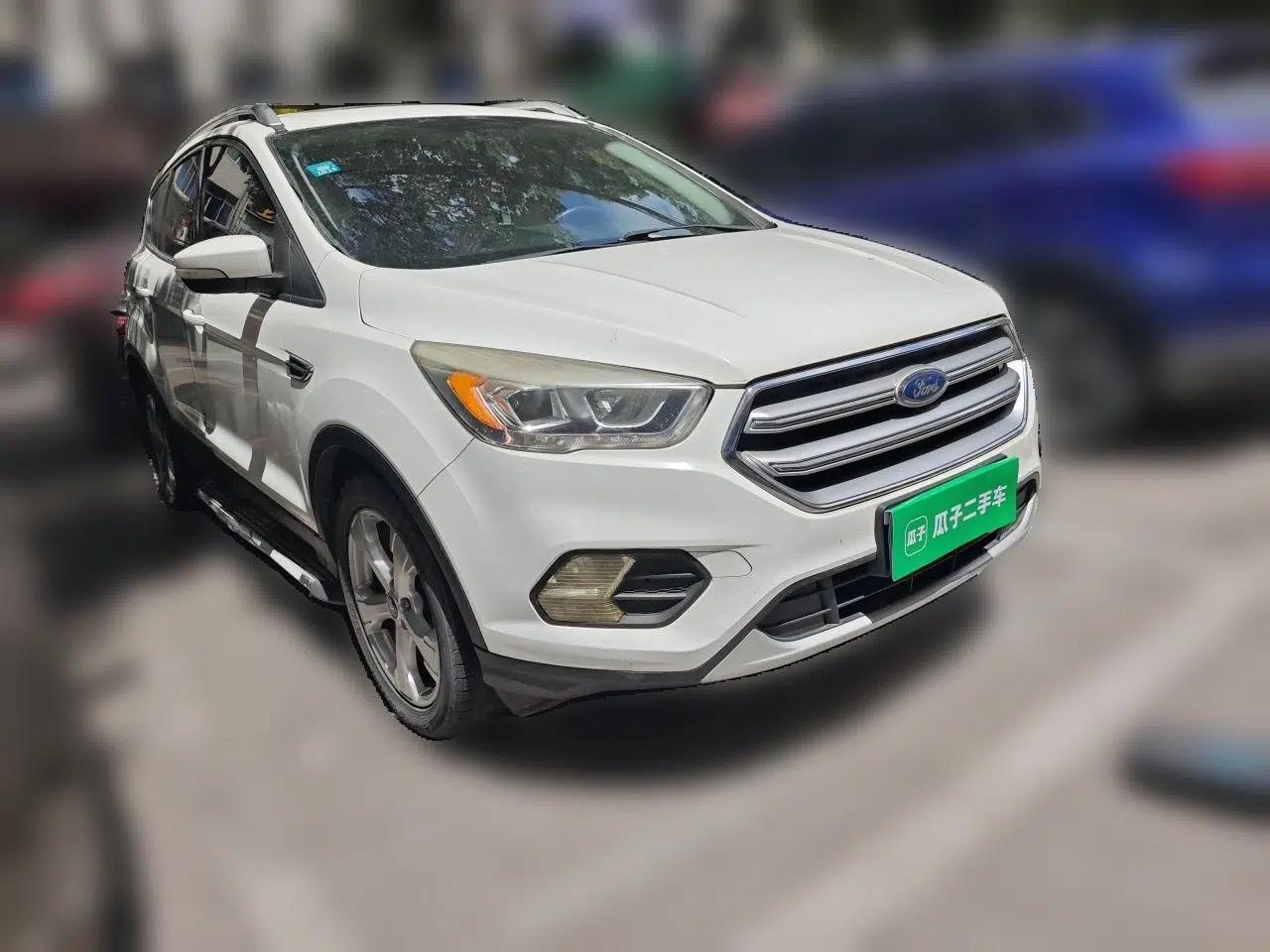 Ford Kuga 2017 EcoBoost 180 Two-Wheel-Drive Platinum Edition — миниатюра 3