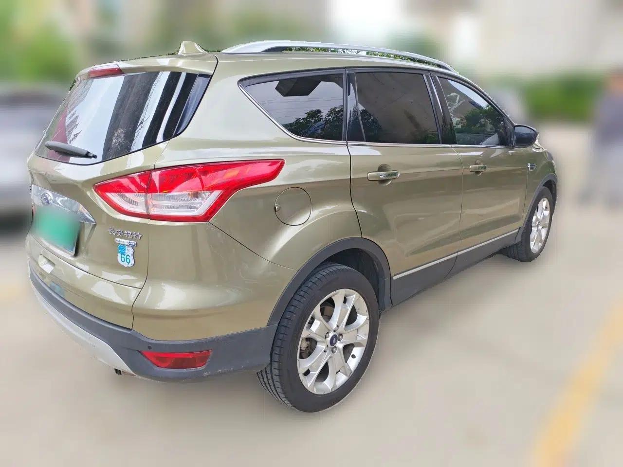 Ford Kuga 2015 2.0L GTDi Four-Wheel-Drive Sport Model — миниатюра 6
