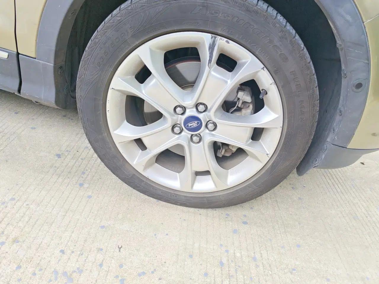 Ford Kuga 2015 2.0L GTDi Four-Wheel-Drive Sport Model — миниатюра 8