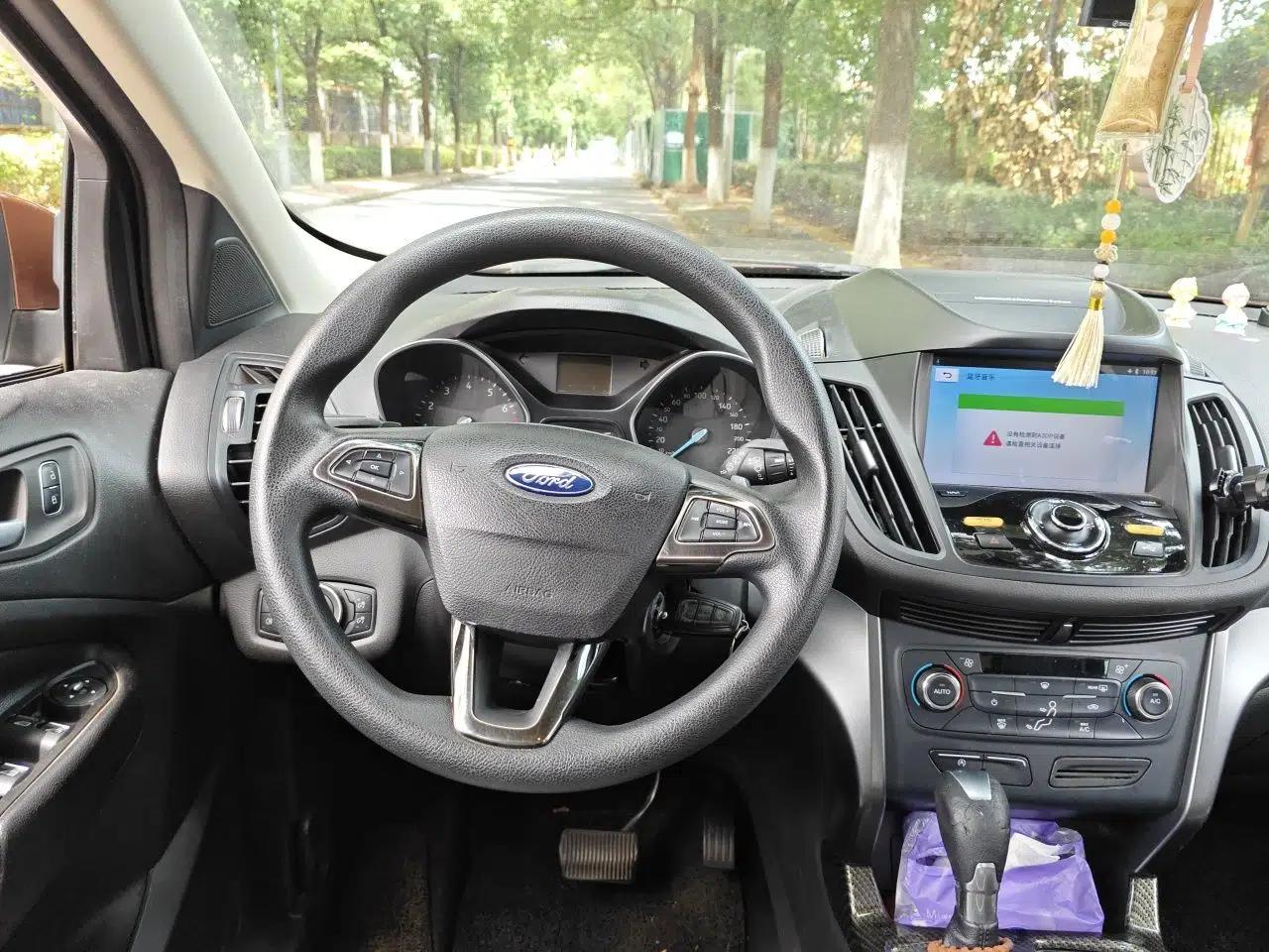 Ford Kuga 2017 EcoBoost 180 Two-Wheel-Drive Elite Trim — миниатюра 10