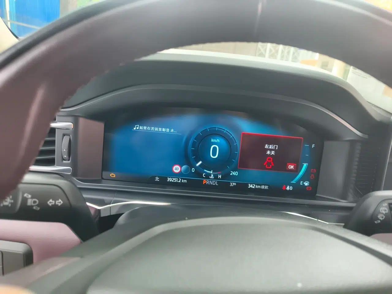 Ford Explorer 2023 EcoBoost 285 Four-Wheel Drive Titanium Edition 7-Seater — миниатюра 11