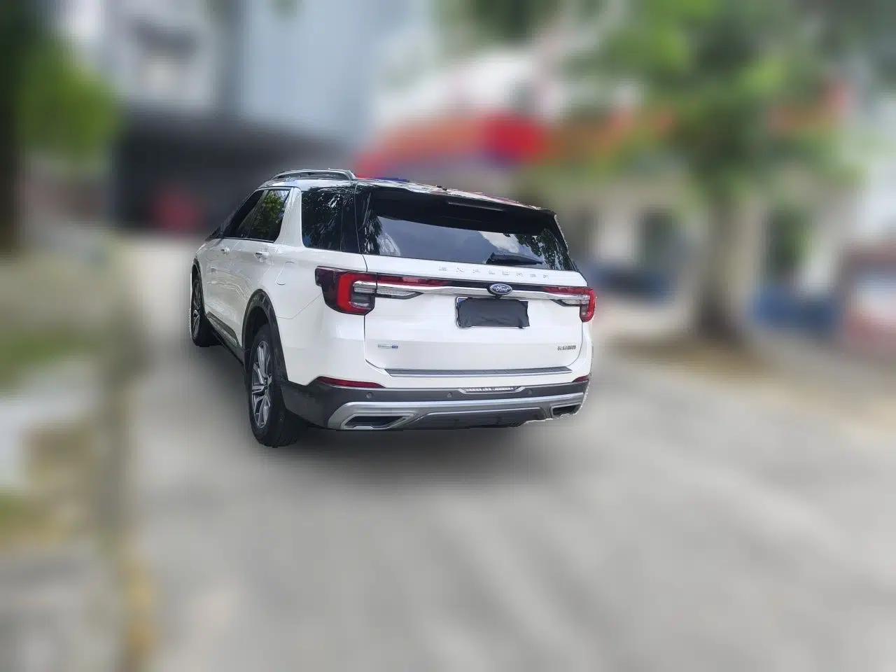 Ford Explorer 2023 EcoBoost 285 Four-Wheel Drive Titanium Edition 7-Seater — миниатюра 4