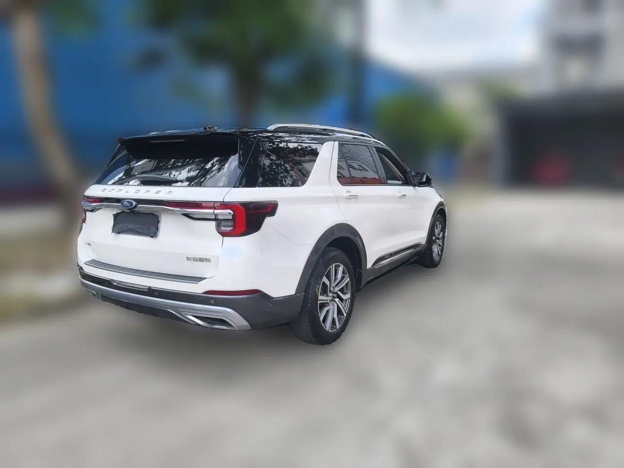 Ford Explorer 2023 EcoBoost 285 Four-Wheel Drive Titanium Edition 7-Seater — миниатюра 6