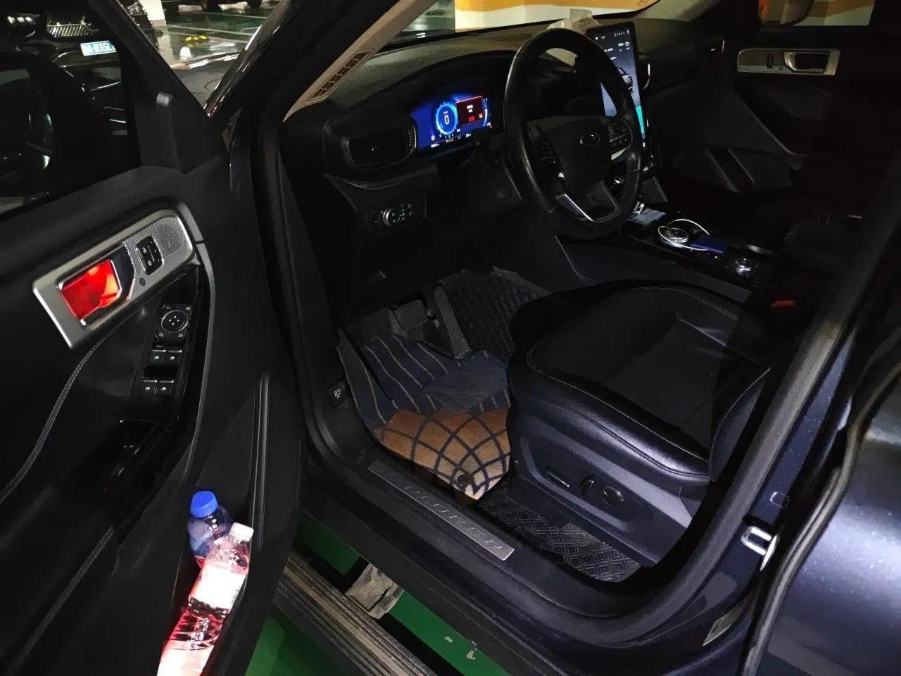 Ford Explorer 2020 EcoBoost 285 4x4 Titanium Edition 7-Seater — миниатюра 16