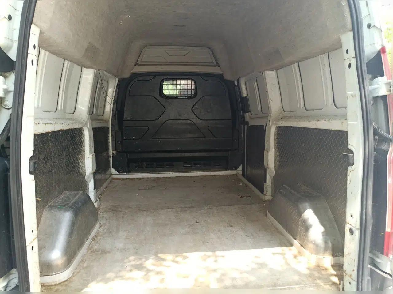 Ford Transit 2017 2.0T Diesel Van Mid-Chassis Mid-Roof China V Standard — миниатюра 19