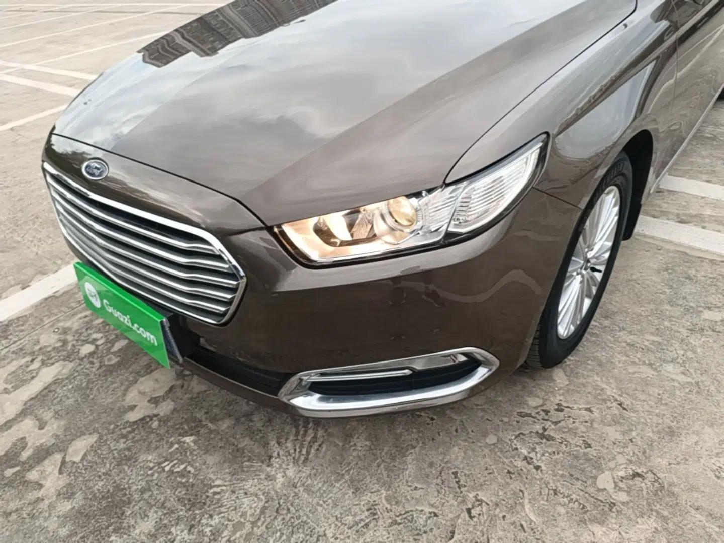 Ford Taurus 2017 EcoBoost 245 Fashion Edition — миниатюра 8