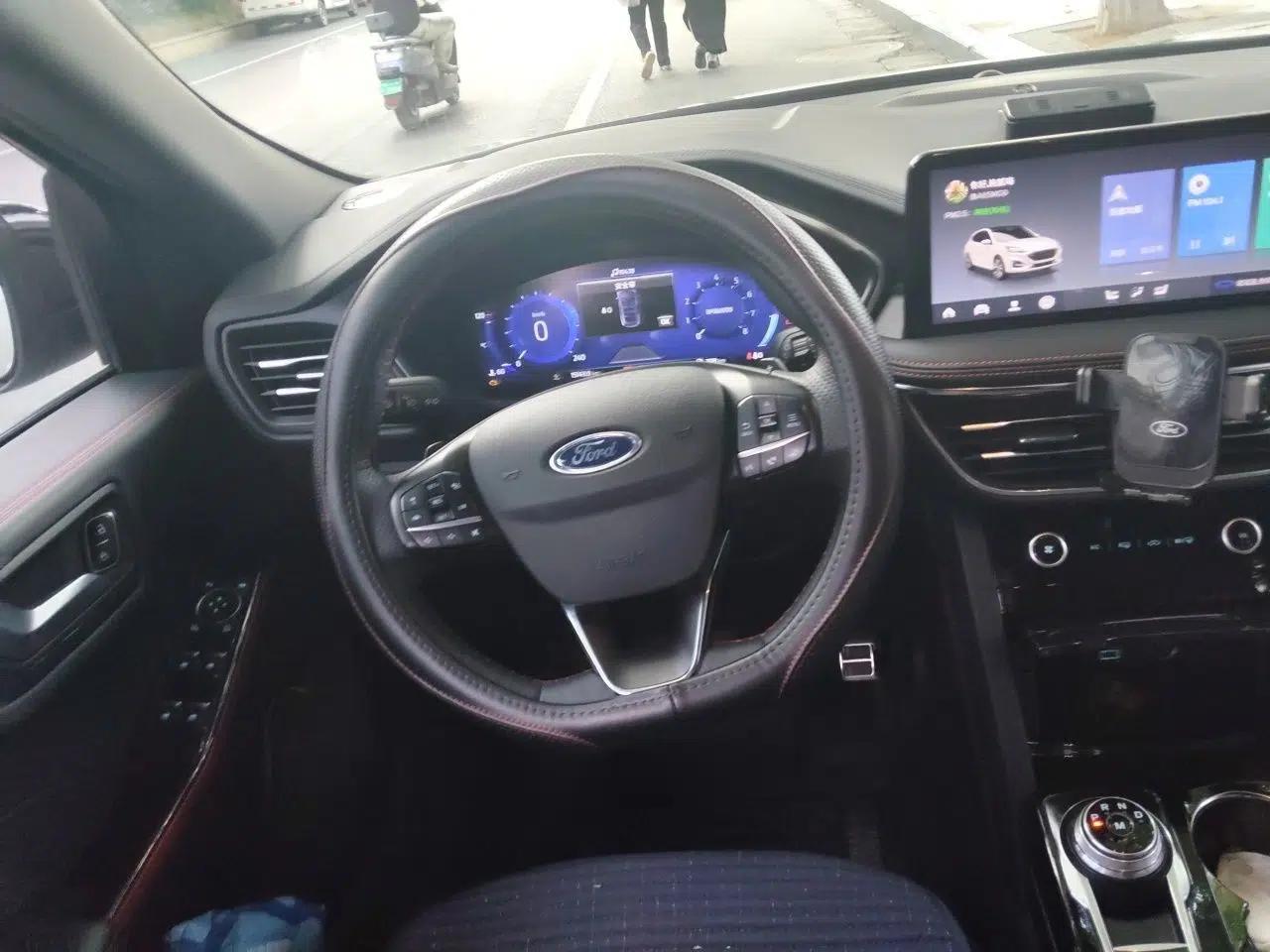 Ford Escape 2024 EcoBoost 245 Four-Wheel Drive ST-Line Pro Trim — миниатюра 10