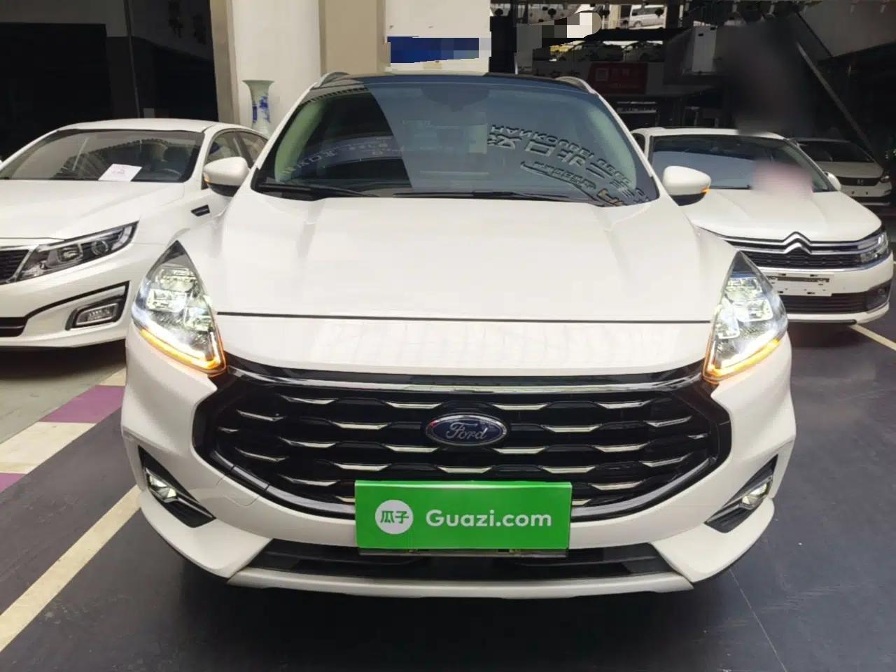 Ford Escape 2020 EcoBoost 245 Two-Wheel-Drive Titanium Edition — миниатюра 2