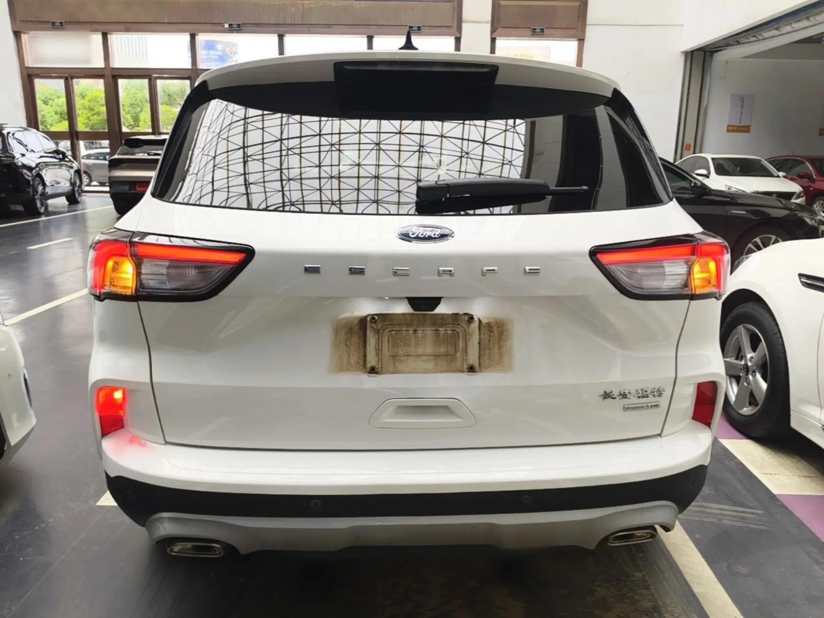 Ford Escape 2020 EcoBoost 245 Two-Wheel-Drive Titanium Edition — миниатюра 5