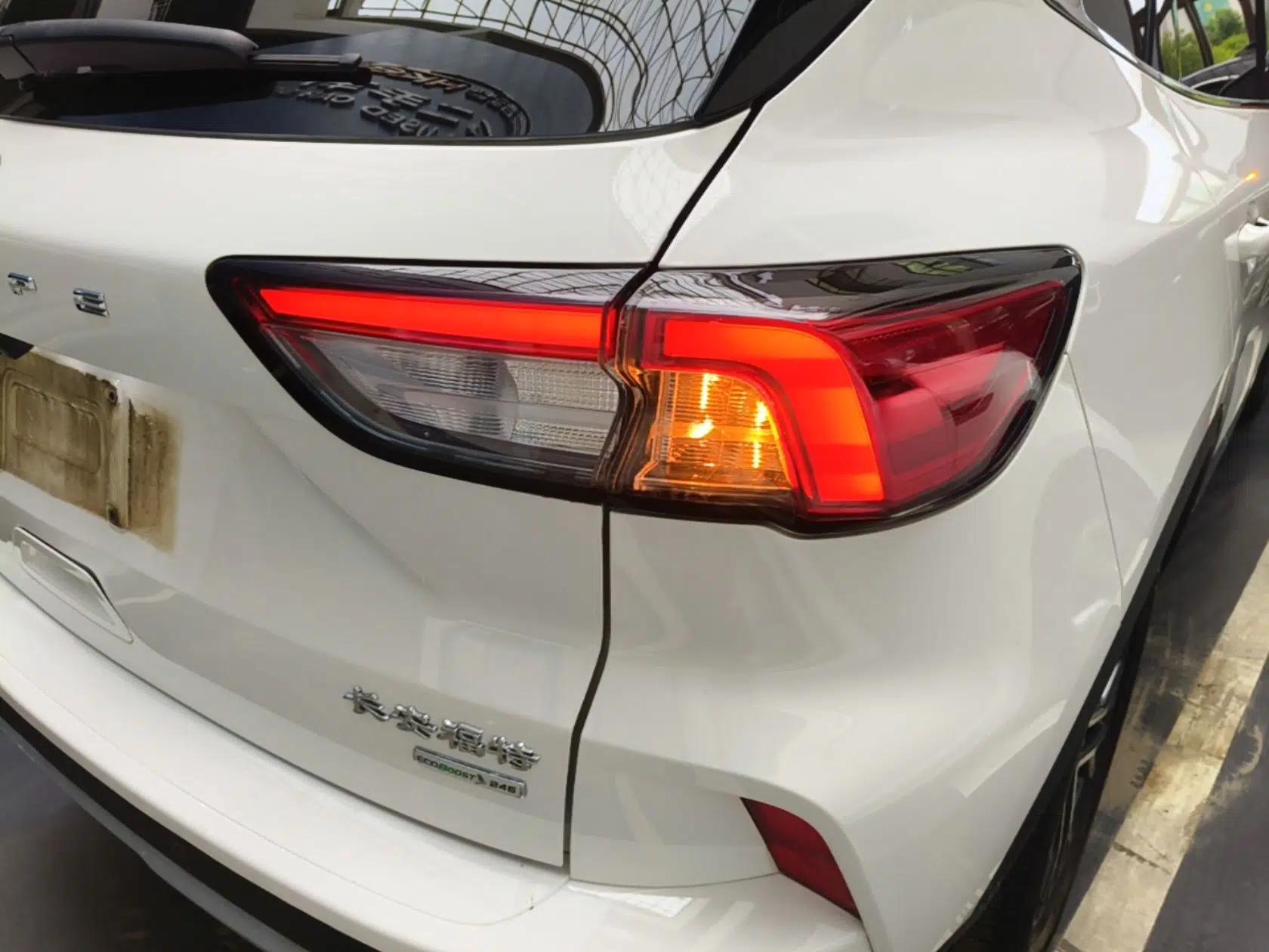 Ford Escape 2020 EcoBoost 245 Two-Wheel-Drive Titanium Edition — миниатюра 9