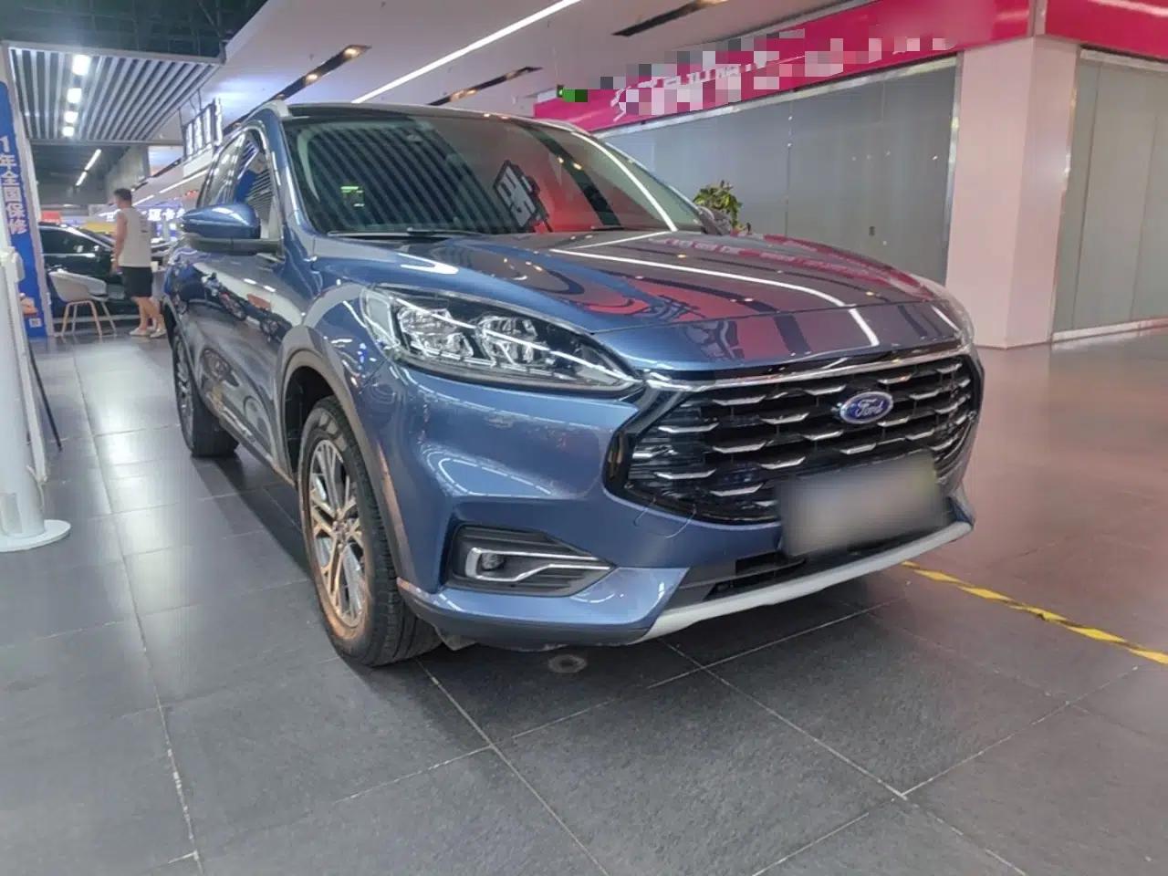 Ford Escape 2020 EcoBoost 245 Two-Wheel-Drive Titanium Edition — миниатюра 3
