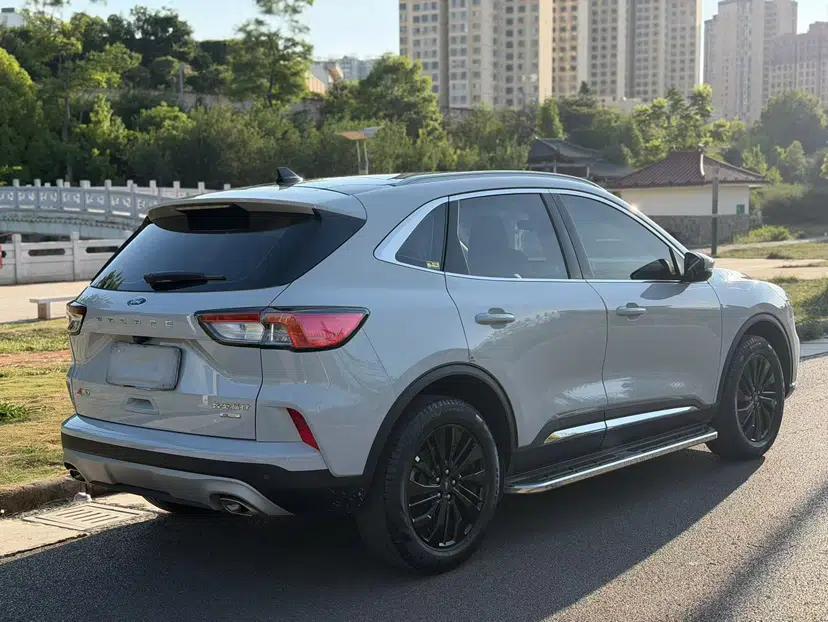 Ford Escape 2024 EcoBoost 245 Four-Wheel Drive Prestige Model — миниатюра 21