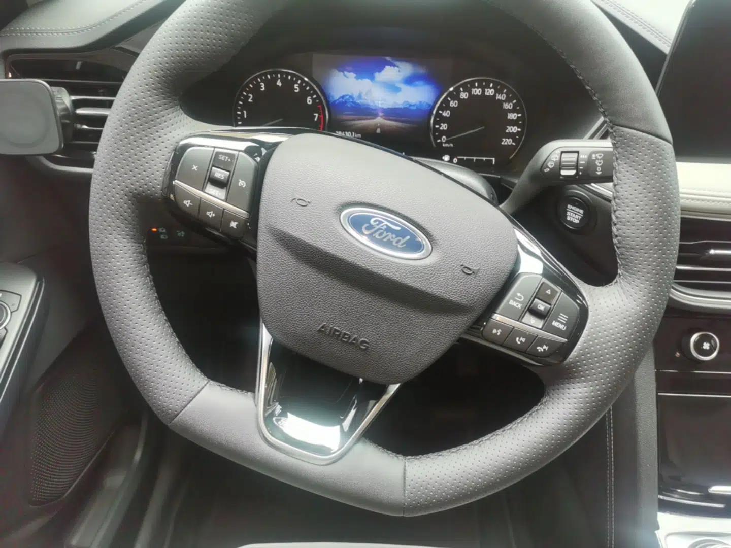 Ford Escape 2024 EcoBoost 245 Four-Wheel Drive Prestige Model — миниатюра 25
