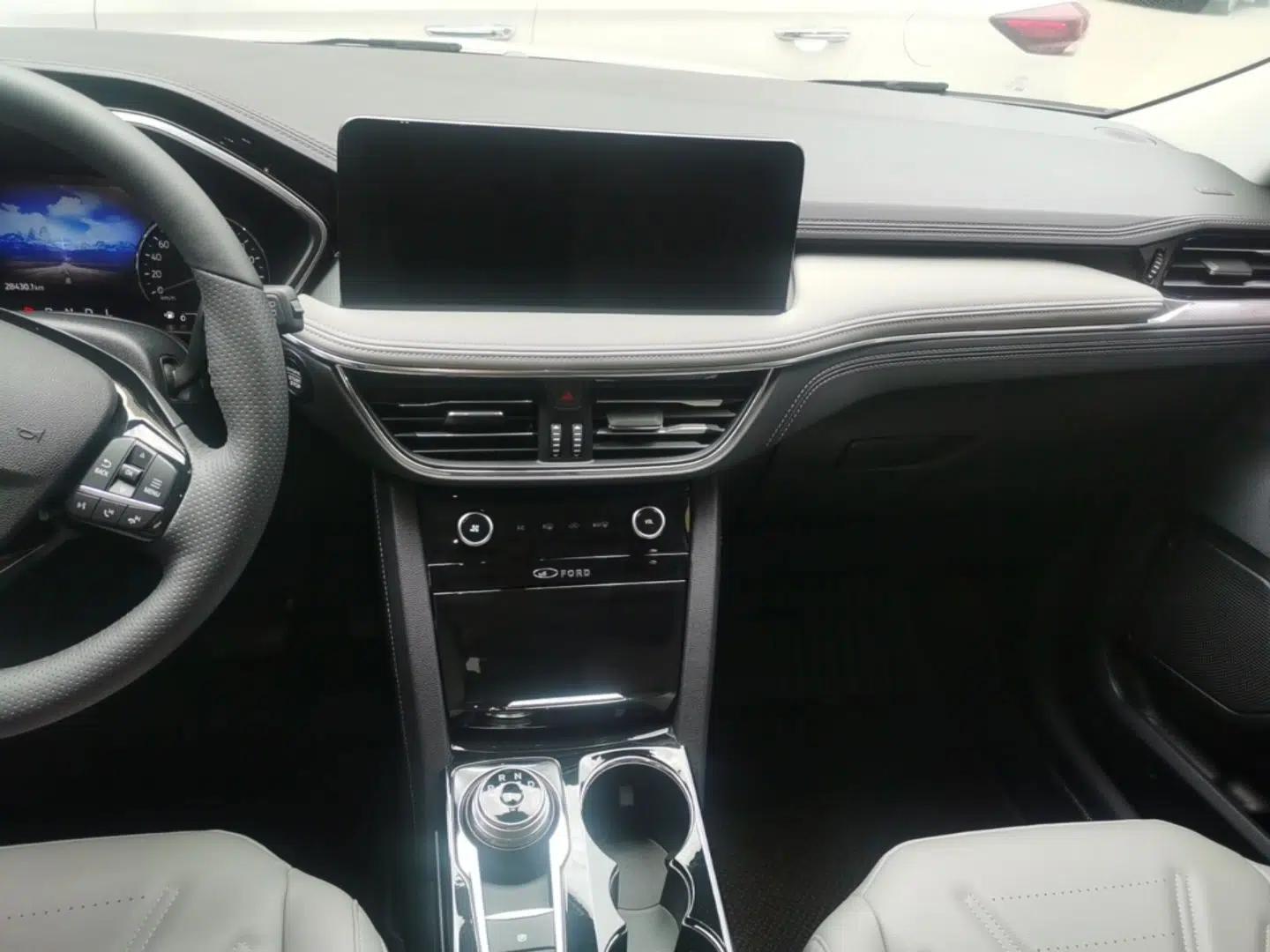Ford Escape 2024 EcoBoost 245 Four-Wheel Drive Prestige Model — миниатюра 27