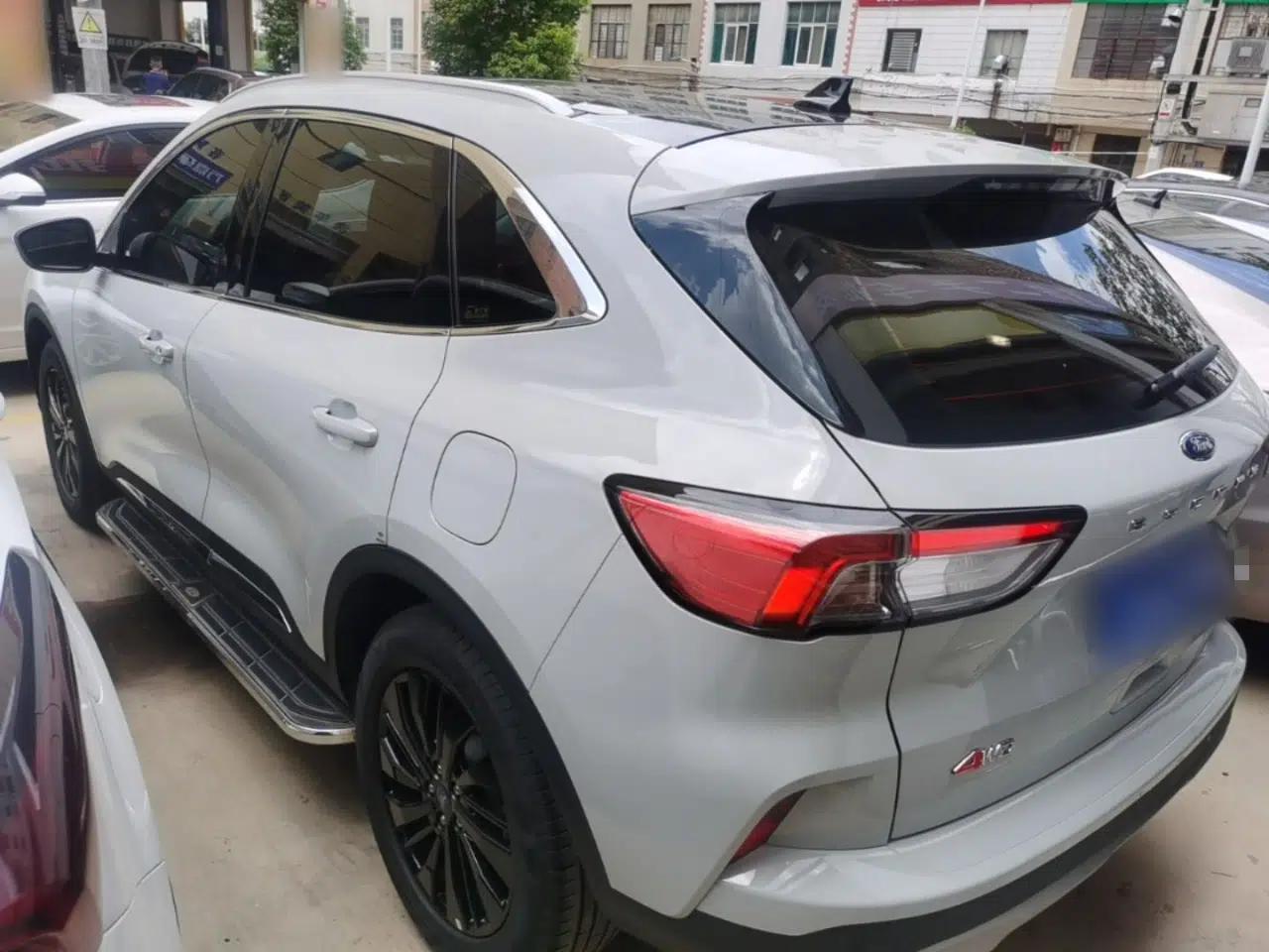 Ford Escape 2024 EcoBoost 245 Four-Wheel Drive Prestige Model — миниатюра 4