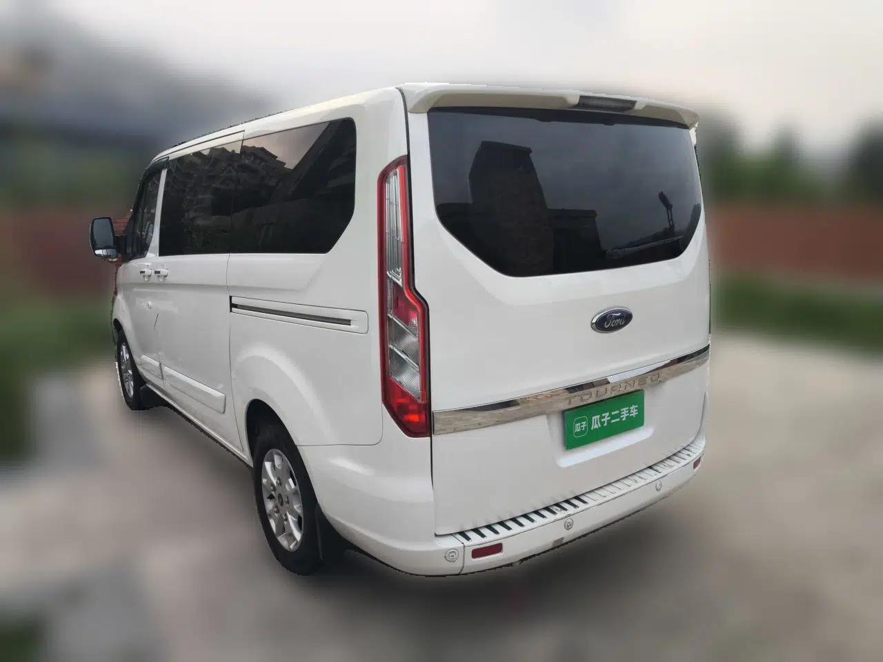 Ford Tourneo Custom 2016 2.0T Manual Elite Version — миниатюра 4