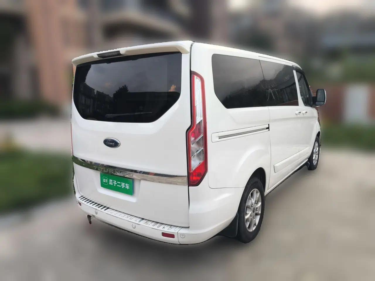 Ford Tourneo Custom 2016 2.0T Manual Elite Version — миниатюра 6