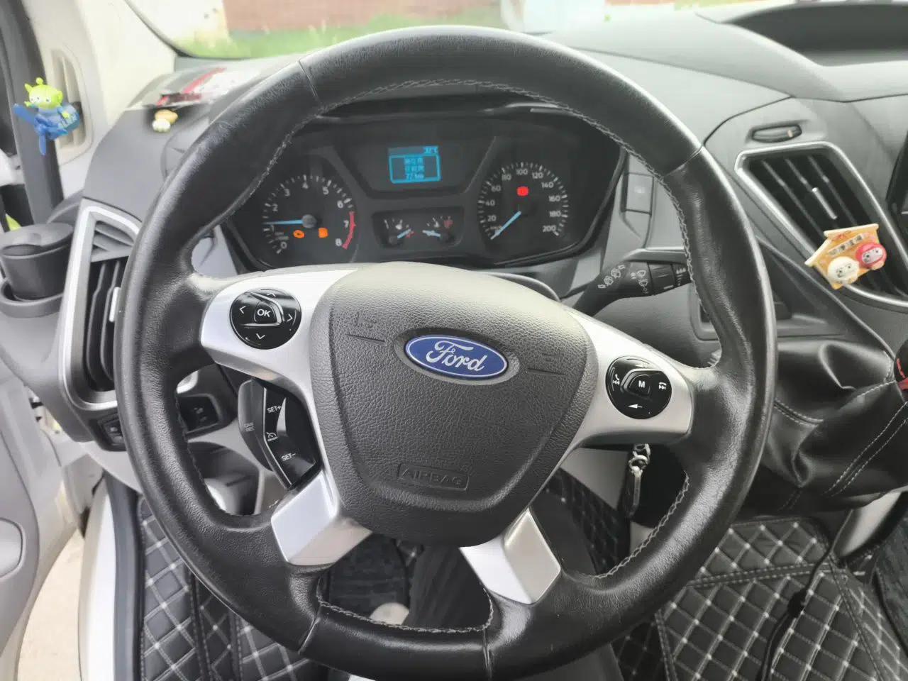 Ford Tourneo Custom 2016 2.0T Manual Elite Version — миниатюра 10