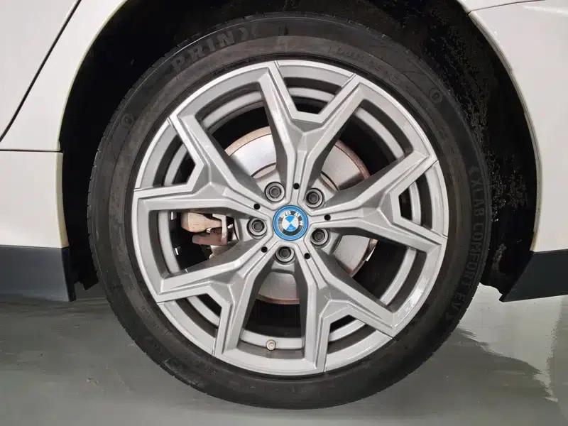BMW i3 2023 eDrive35L — миниатюра 7