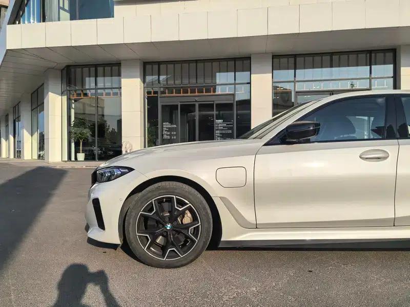 BMW i3 2025 eDrive40L Shadow Edition — миниатюра 9