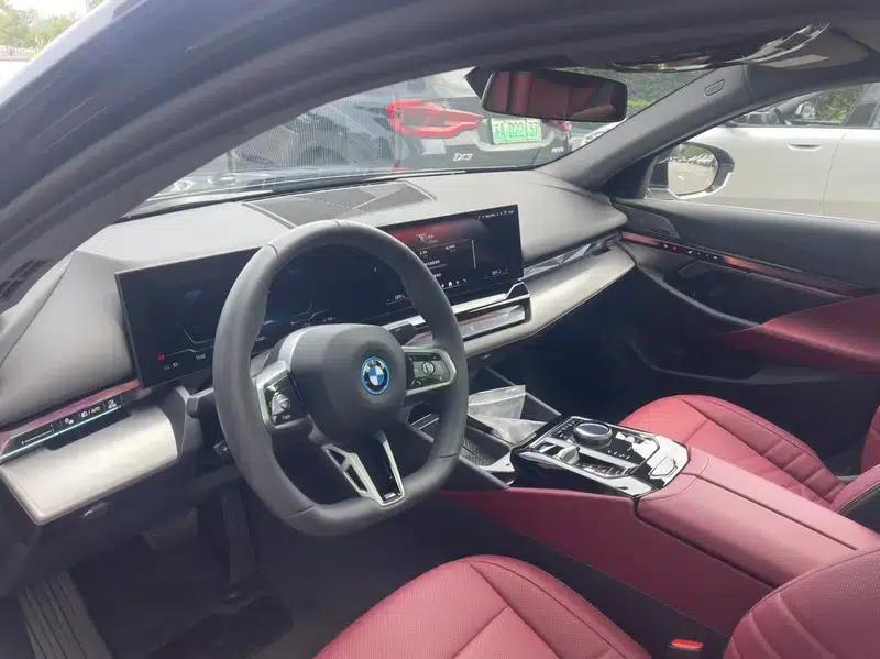BMW i5 2025 eDrive40L M Sport Package — миниатюра 8