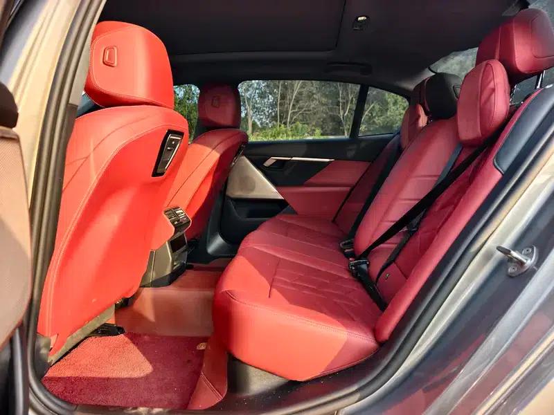 BMW i5 2024 eDrive35L M Sport Package — миниатюра 10