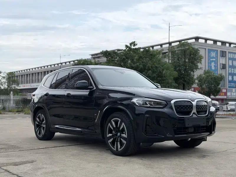 BMW iX3 2023 Leading Edition — миниатюра 3