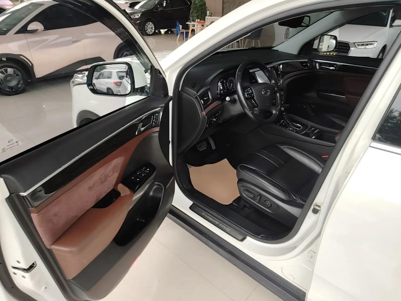GAC Trumpchi GS8 2017 320T Two-Wheel Drive Luxury Smart Connectivity Version (7 Seats) — миниатюра 27