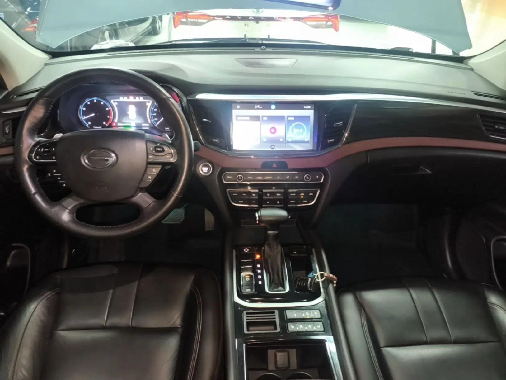 GAC Trumpchi GS8 2017 320T Two-Wheel Drive Luxury Smart Connectivity Version (7 Seats) — миниатюра 17