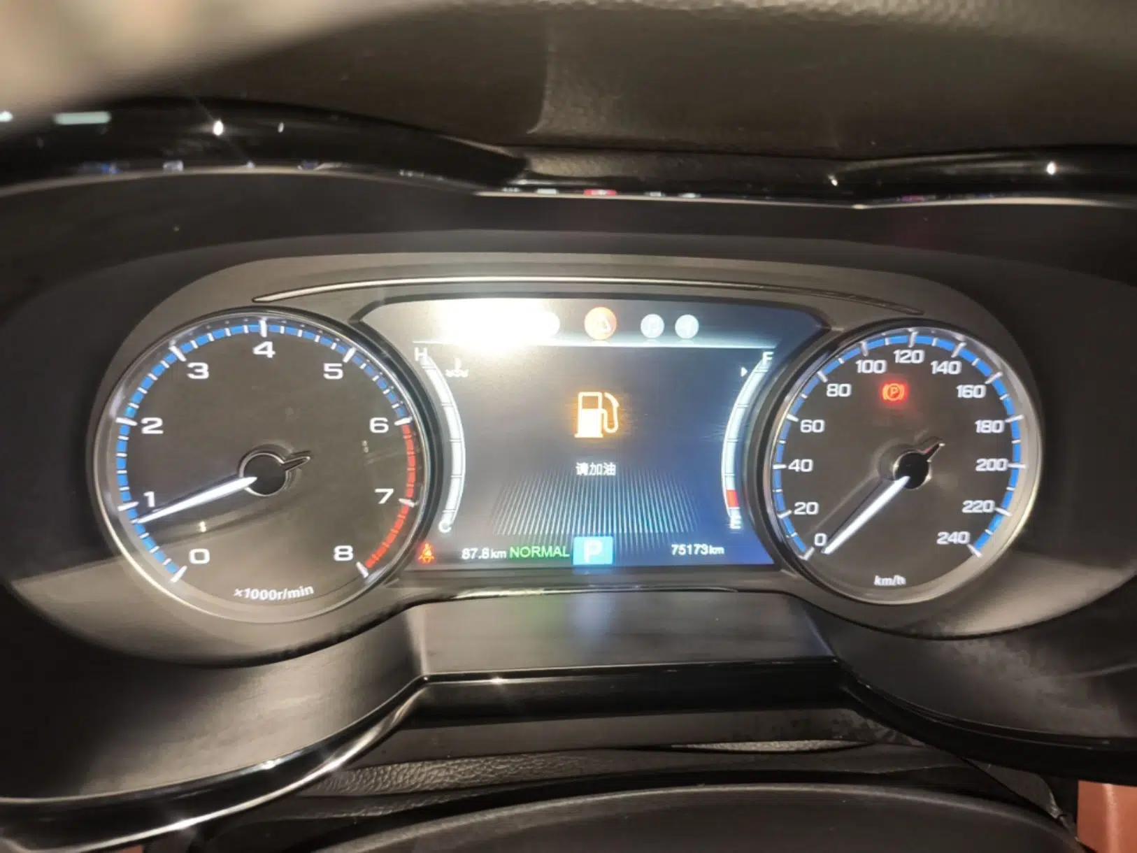 GAC Trumpchi GS8 2017 320T Two-Wheel Drive Luxury Smart Connectivity Version (7 Seats) — миниатюра 19