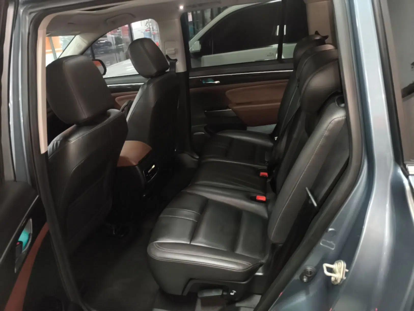 GAC Trumpchi GS8 2017 320T Two-Wheel Drive Luxury Smart Connectivity Version (7 Seats) — миниатюра 25