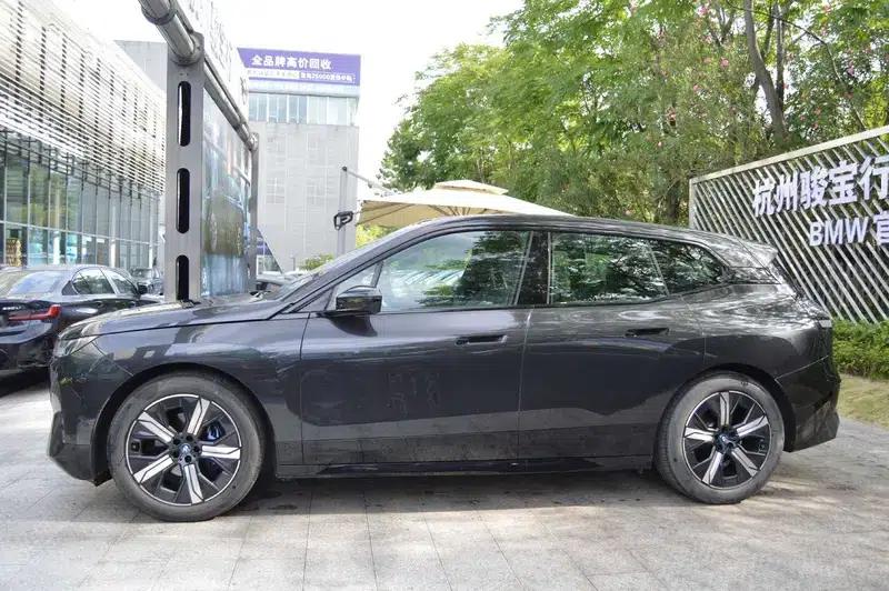 BMW iX 2022 xDrive40 — миниатюра 3