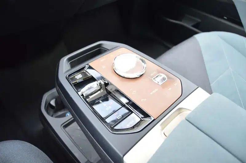 BMW iX 2022 xDrive40 — миниатюра 10