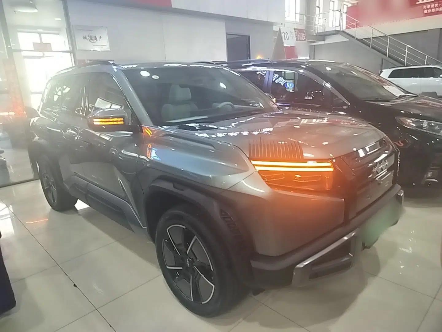 Formula Leopard Titanium 3 2025 501KM All-Wheel Drive Intelligent Driving Ultra Version — миниатюра 3