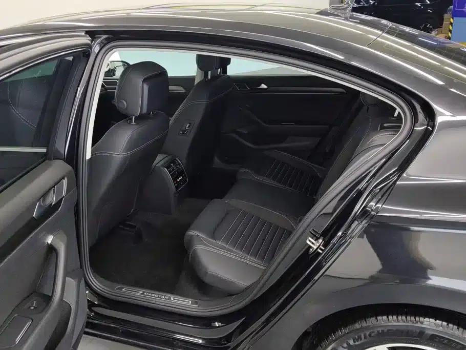2020 Volkswagen Passat 330TSI DSG Leading Edition — миниатюра 11