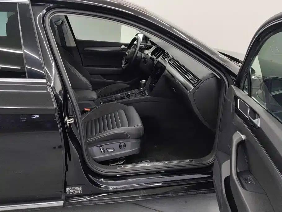 2020 Volkswagen Passat 330TSI DSG Leading Edition — миниатюра 8