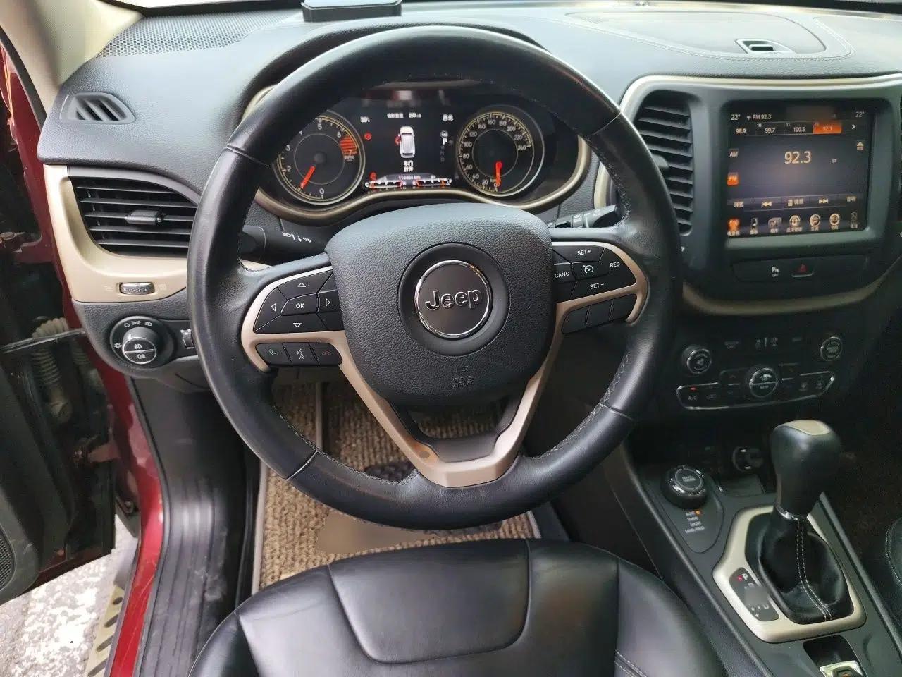Jeep Cherokee 2016 2.4L Professional Smart Version — миниатюра 10